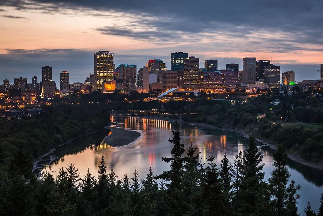 Executive Home - Long Stays Welcome - Garage Parking - Free Wifi & Netflix Edmonton Dom wakacyjny