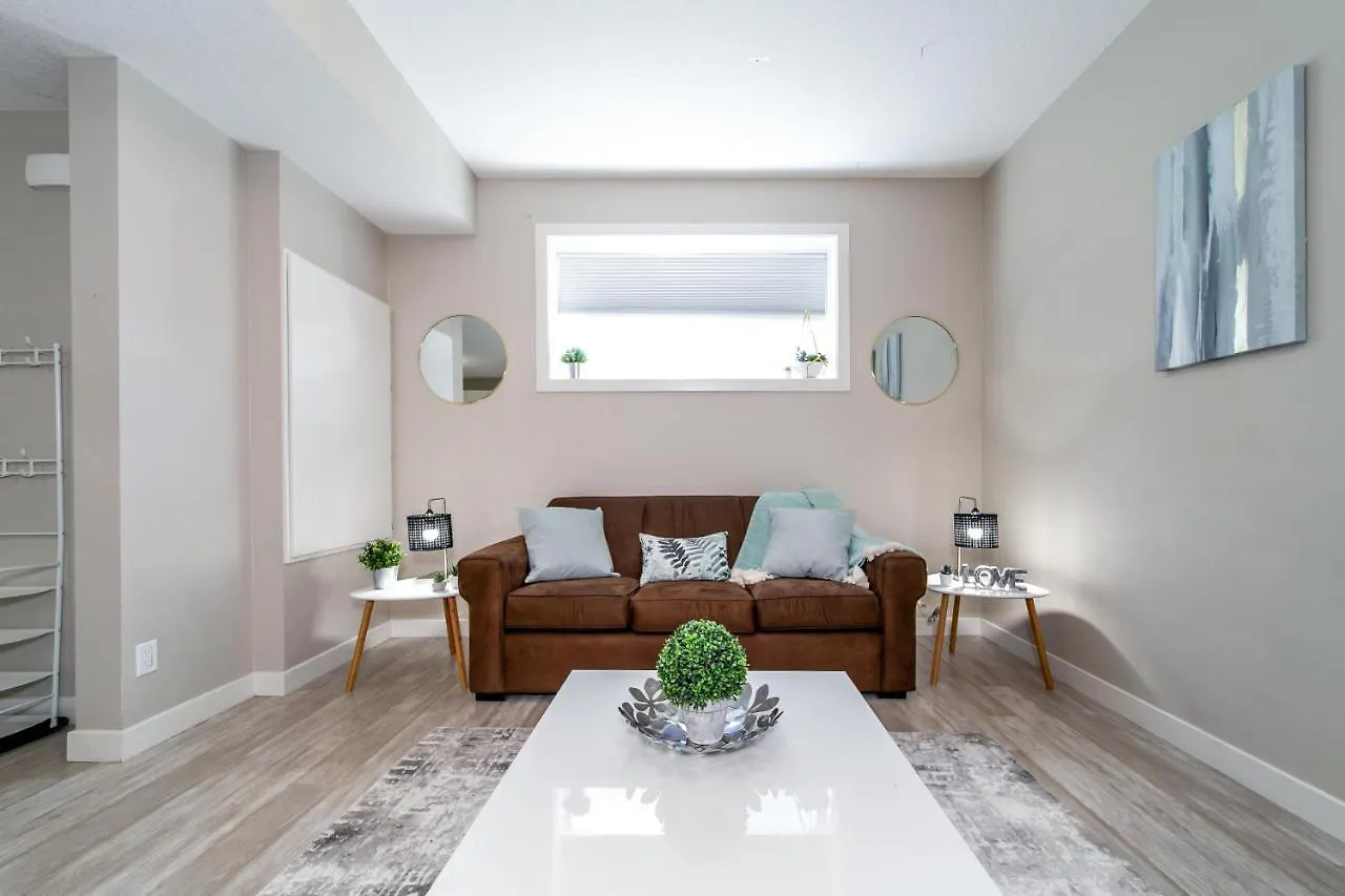 Executive Home - Long Stays Welcome - Garage Parking - Free Wifi & Netflix Edmonton 0*,  Kanada