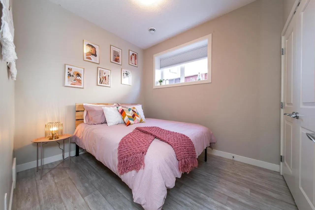 Executive Home - Long Stays Welcome - Garage Parking - Free Wifi & Netflix Edmonton 0*,