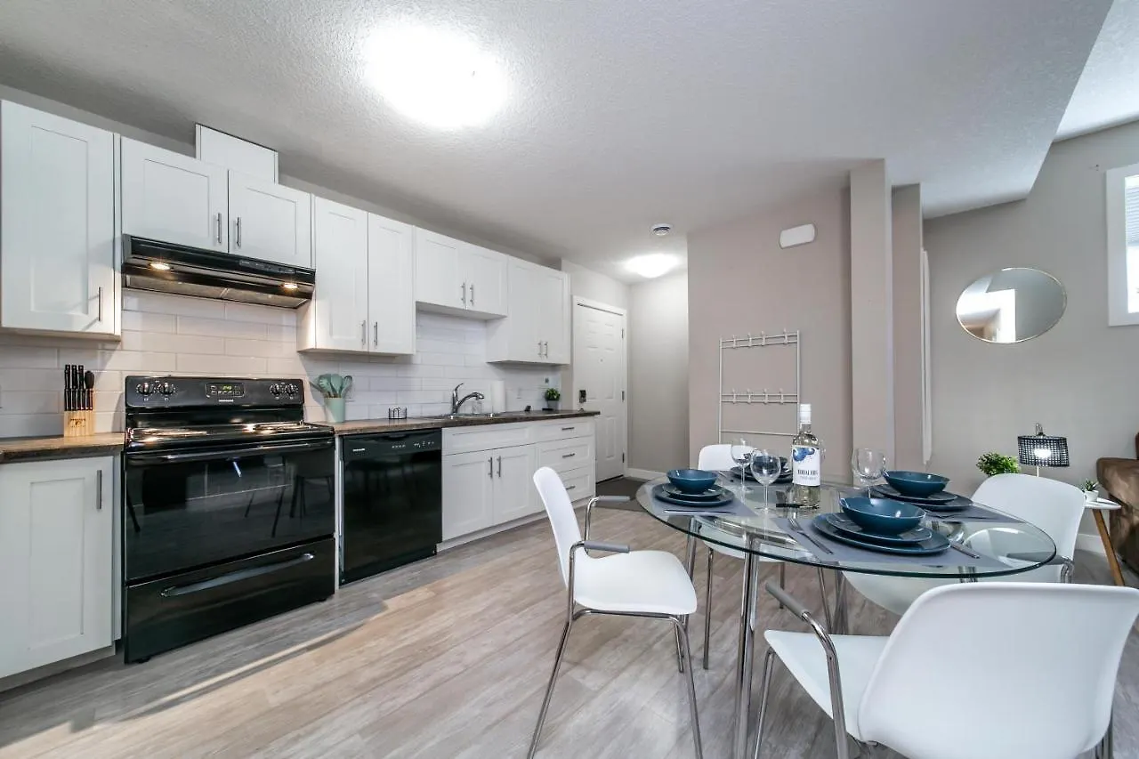 Executive Home - Long Stays Welcome - Garage Parking - Free Wifi & Netflix Edmonton