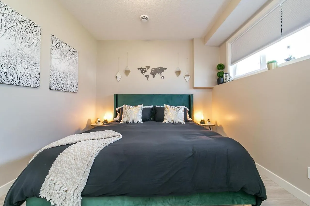 Executive Home - Long Stays Welcome - Garage Parking - Free Wifi & Netflix Edmonton 0*,  Kanada