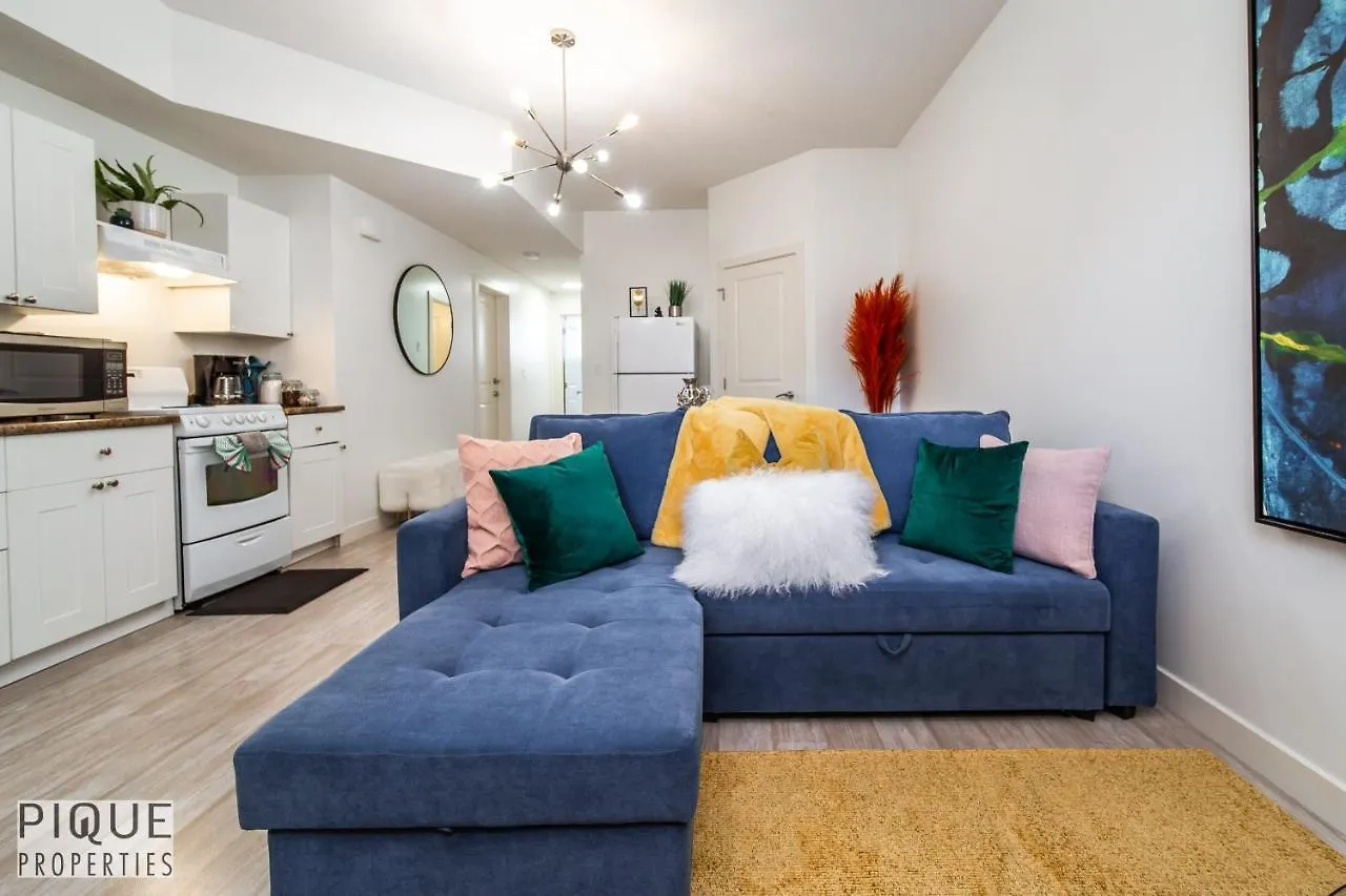 Executive Home - Long Stays Welcome - Garage Parking - Free Wifi & Netflix Edmonton 0*,