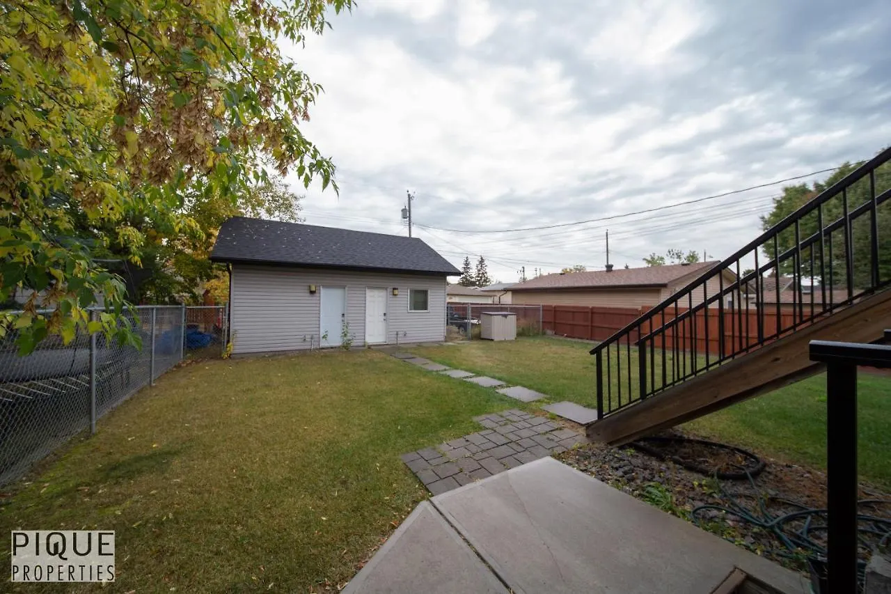 Executive Home - Long Stays Welcome - Garage Parking - Free Wifi & Netflix Edmonton