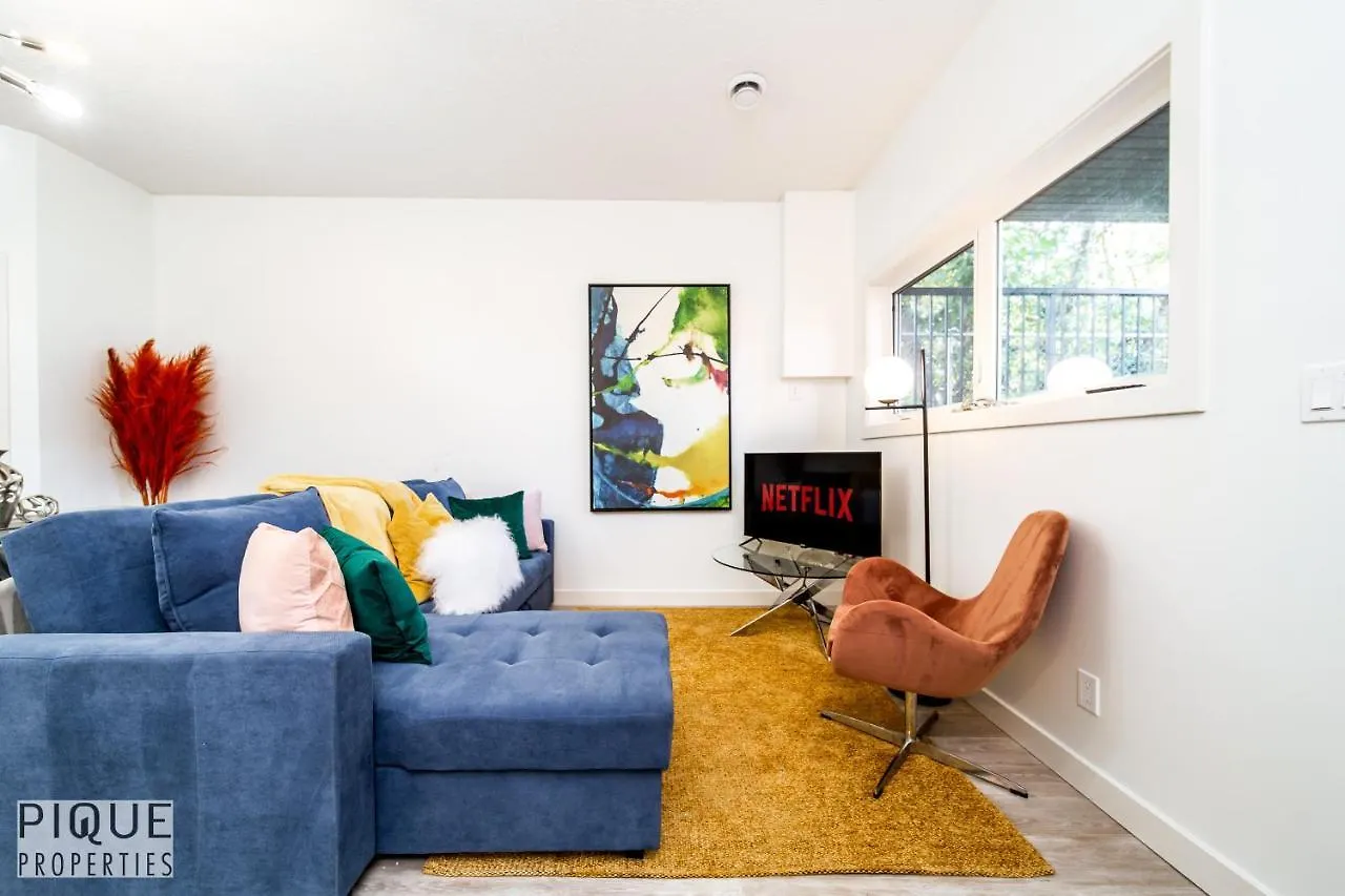 Executive Home - Long Stays Welcome - Garage Parking - Free Wifi & Netflix Edmonton