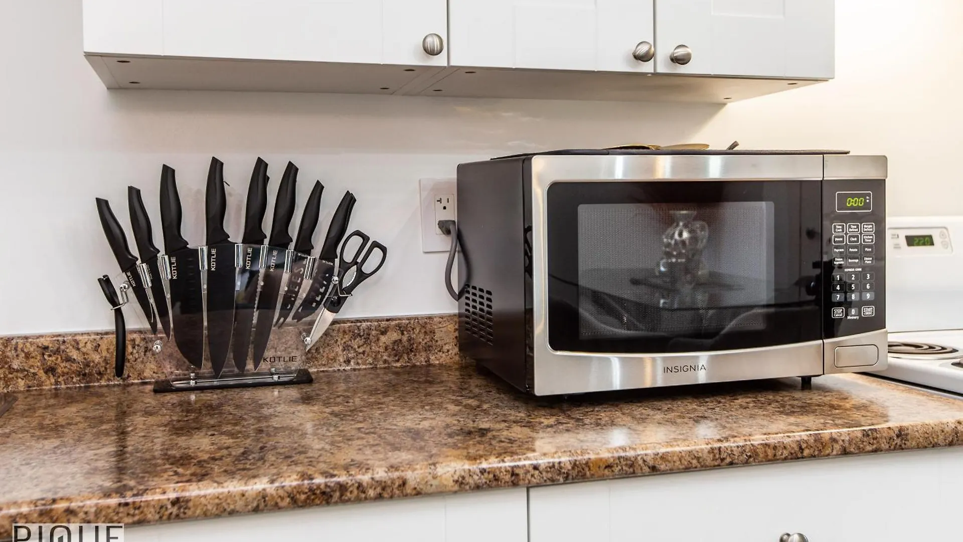 Executive Home - Long Stays Welcome - Garage Parking - Free Wifi & Netflix Edmonton Dom wakacyjny