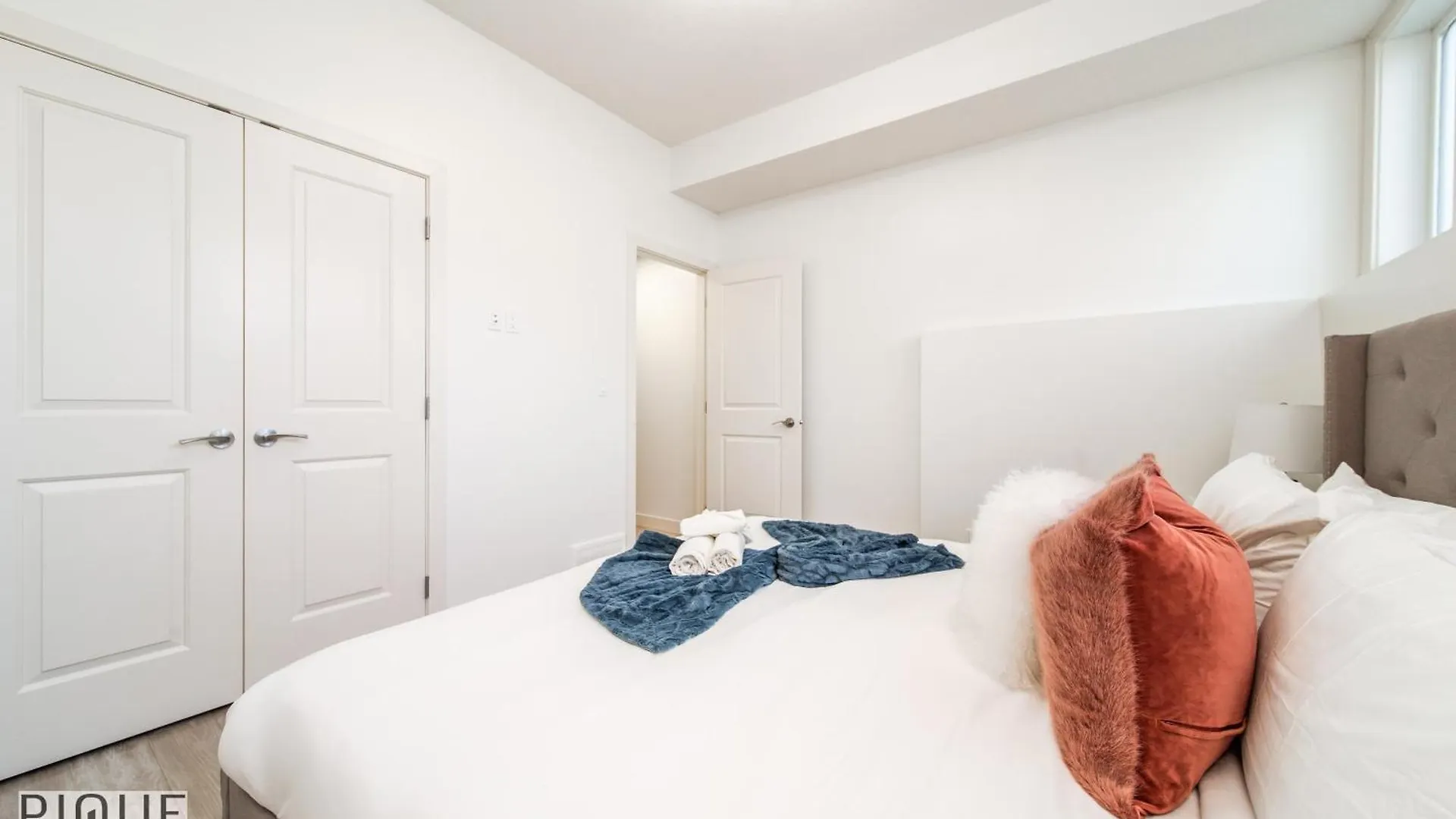 Executive Home - Long Stays Welcome - Garage Parking - Free Wifi & Netflix Edmonton