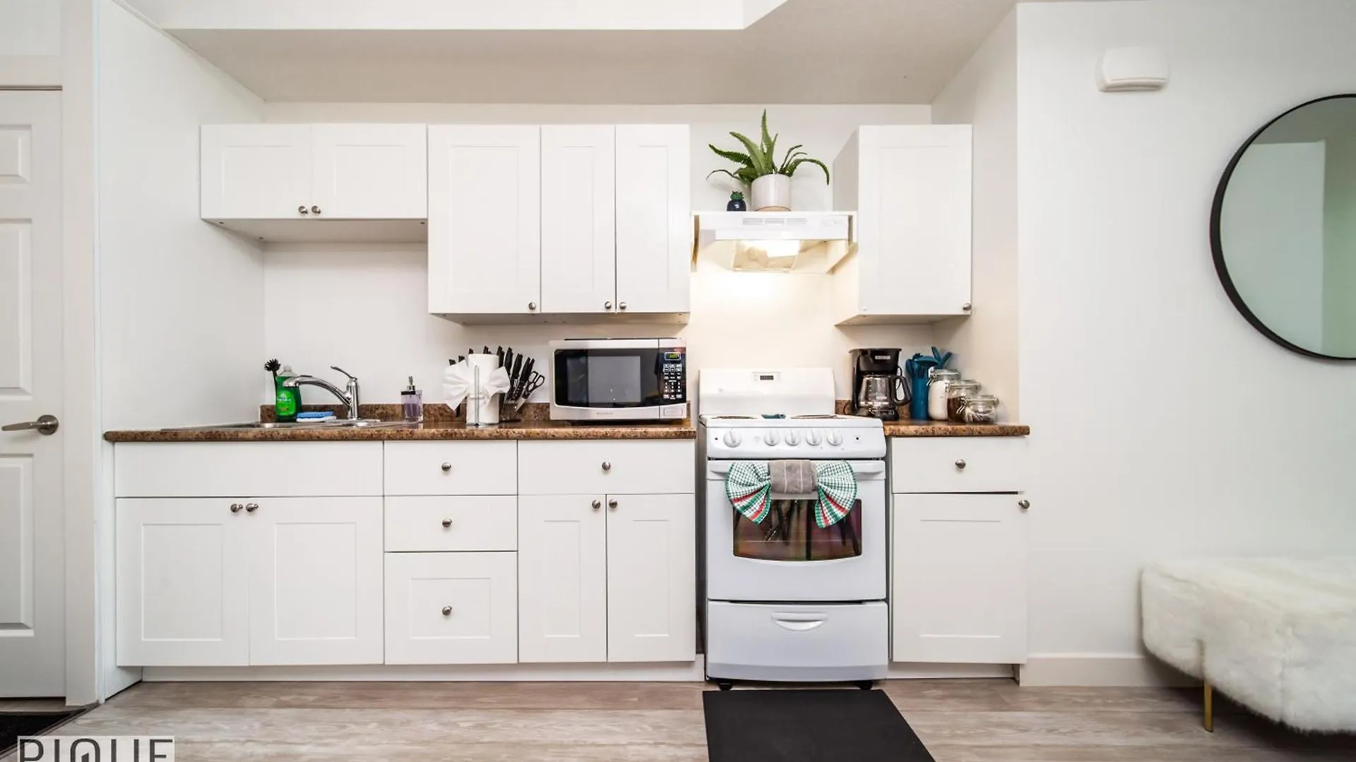 Executive Home - Long Stays Welcome - Garage Parking - Free Wifi & Netflix Edmonton 0*,  Kanada