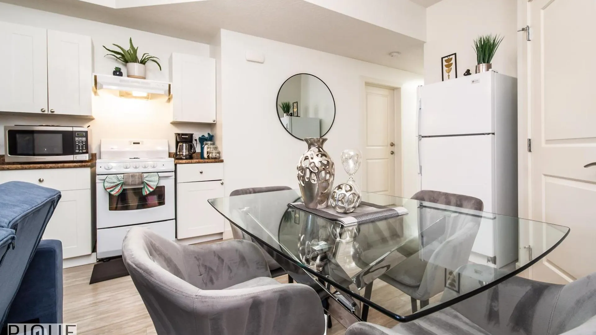 Executive Home - Long Stays Welcome - Garage Parking - Free Wifi & Netflix Edmonton Dom wakacyjny