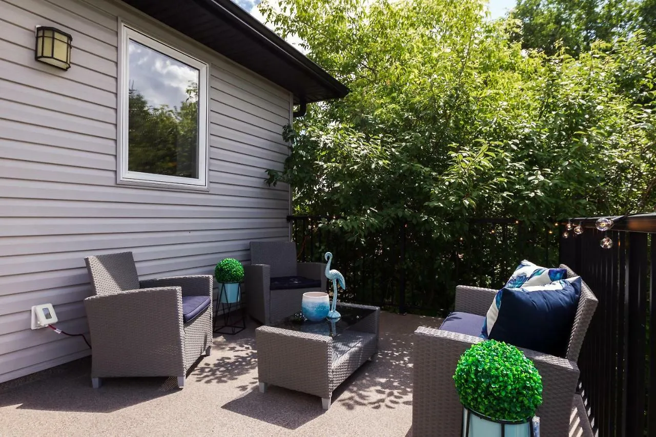 Dom wakacyjny Executive Home - Long Stays Welcome - Garage Parking - Free Wifi & Netflix Edmonton