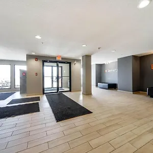 Bright Luxe Condo, Ac, Floor, King Bed, Balcony! Edmonton